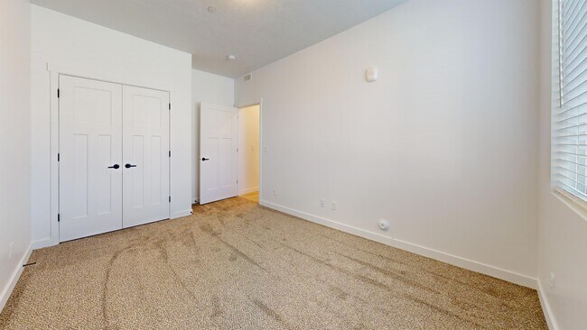 Building Photo - 1123 W 250 S