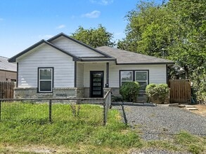 Building Photo - Modern 3-Bedroom Home Near Downtown