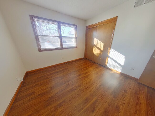 Building Photo - 1856 N Meridian Ave