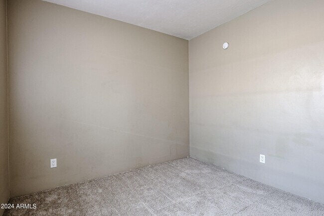 Building Photo - 1412 E Hubbell St