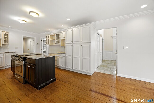 Building Photo - 34 Hi-Ann Ct