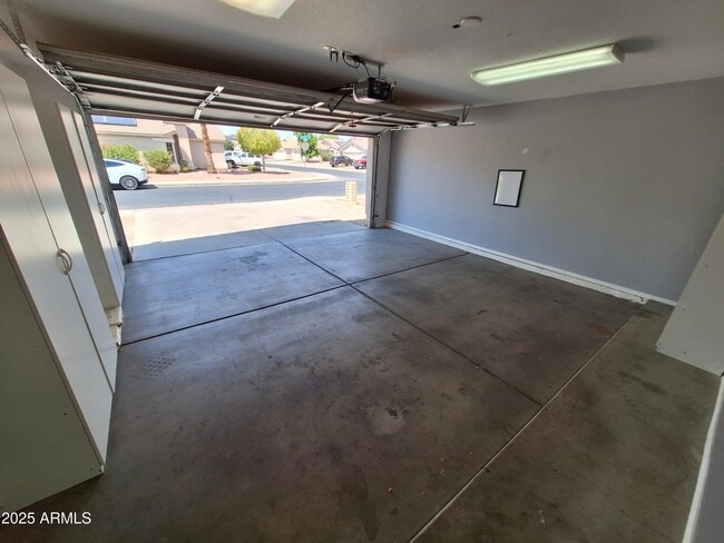 Building Photo - 13621 N 129th Dr