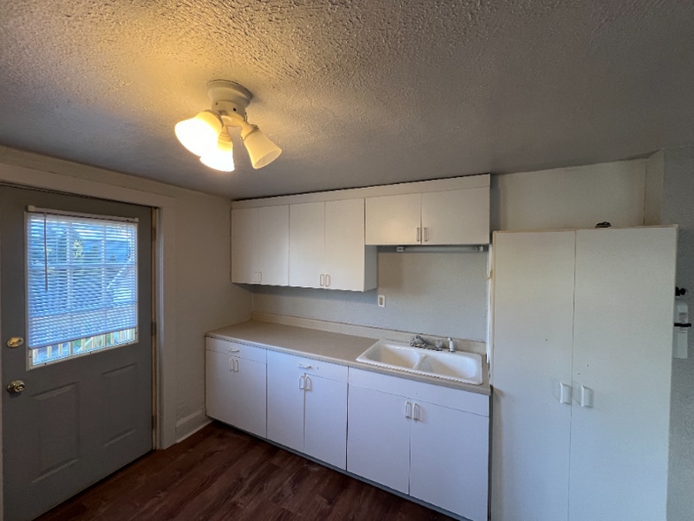 Building Photo - 232 Leavens Ave