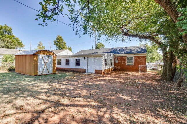 Building Photo - 813 S Midwest Blvd