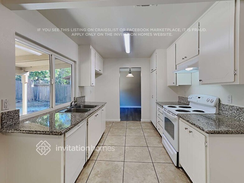 Building Photo - 9236 Linda Rio Dr