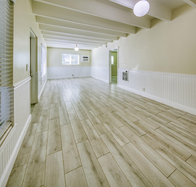 Building Photo - 1520 Lake Ave