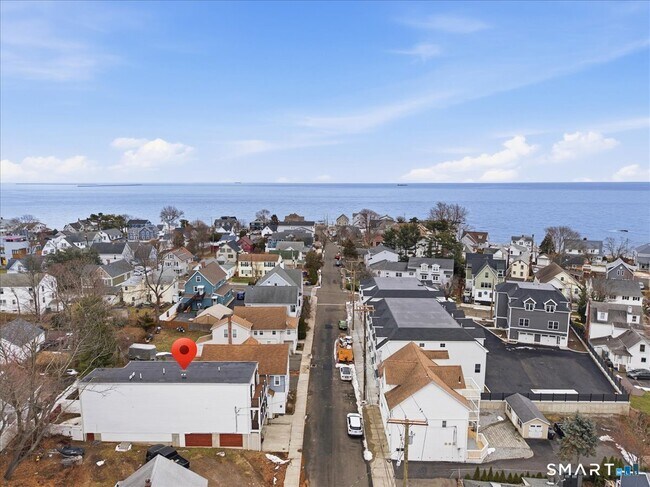 Building Photo - 32 1/2 Village Rd