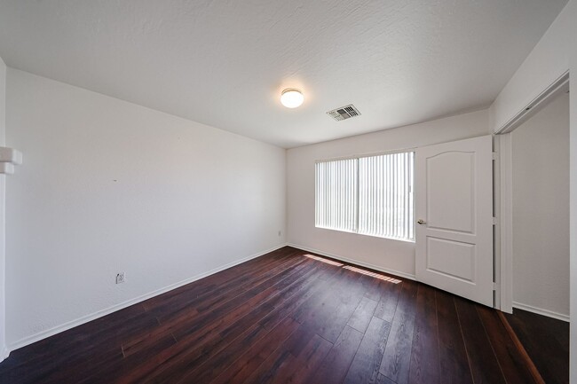 Building Photo - RV GATE! Lovely 4 bedroom, 3 bathroom home...