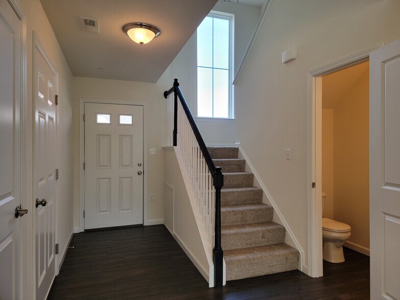 Building Photo - 62 Rollins Ln