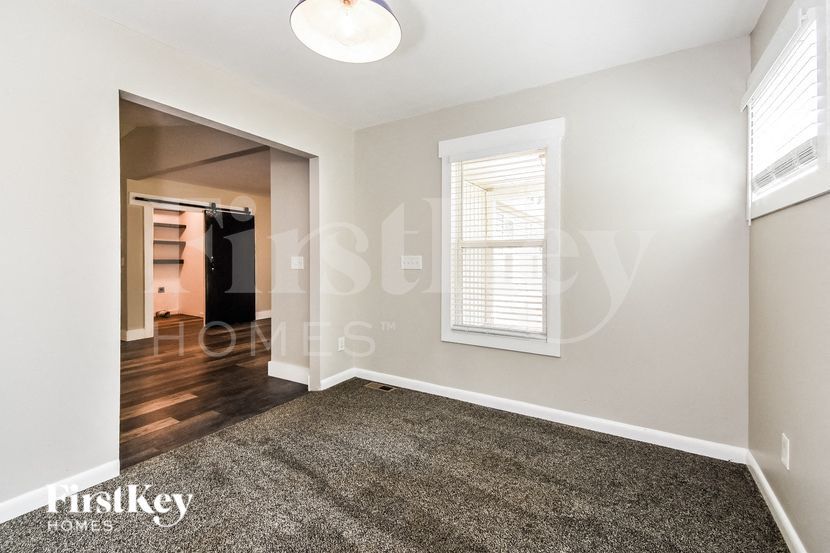 Building Photo - 595 School Rd