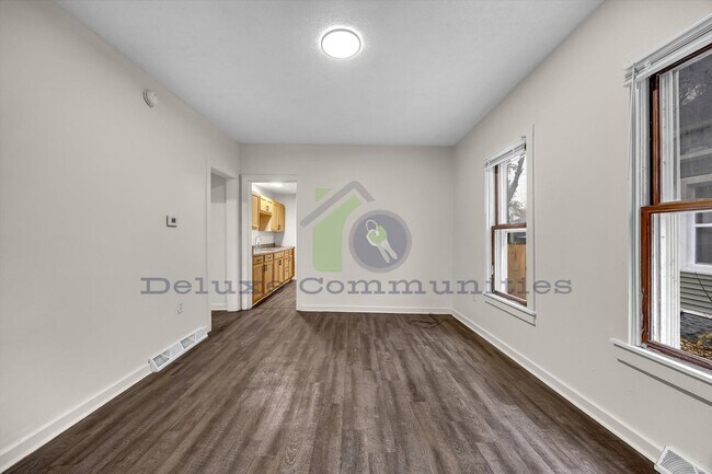 Building Photo - Spacious 4 Bedroom- Whole Home!