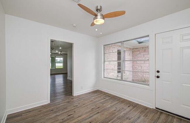 Building Photo - 709 S McCarty Ave