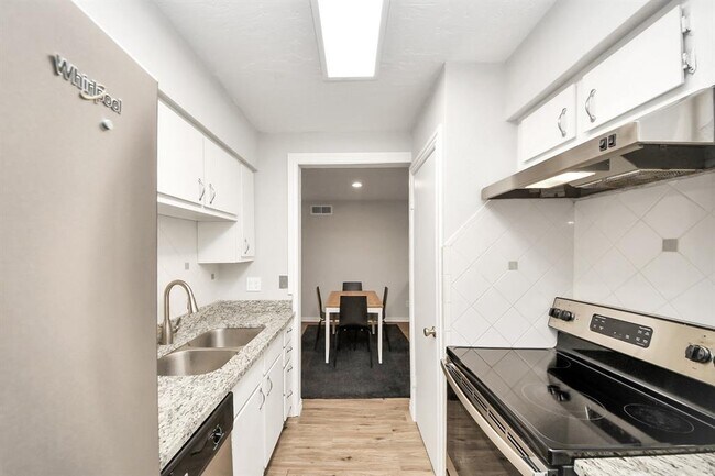 Building Photo - 5711 Sugar Hill Dr