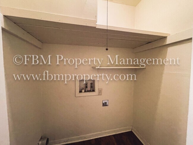Building Photo - 202 N 23 1/2 St