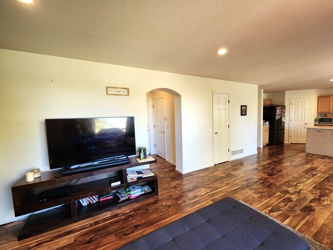 Building Photo - 13628 Plaster Cir