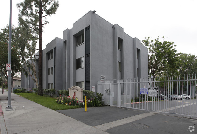 Primary Photo - Sherman Park Apartments