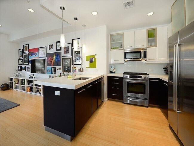 Building Photo - 511 Madison St