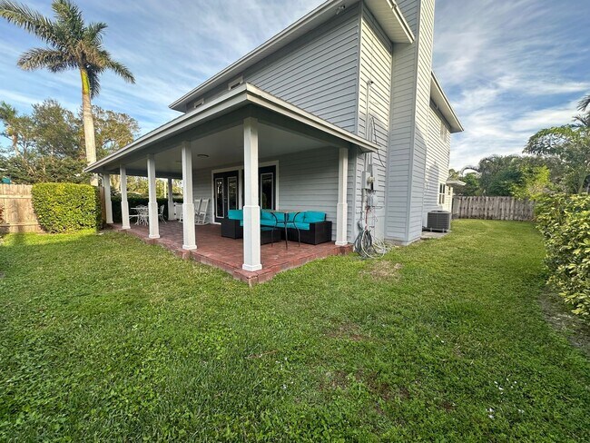 Building Photo - ** 3/2.5 Private Oasis Furnished or Unfurn...
