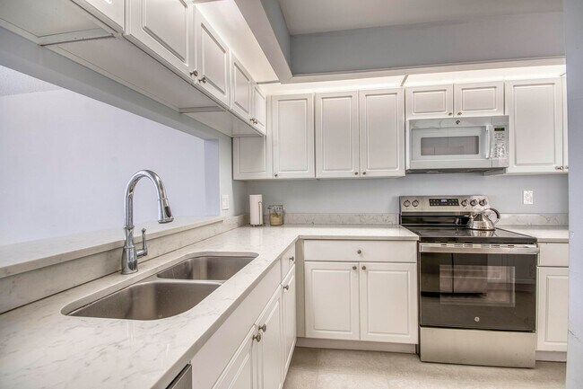 Building Photo - 495 Prestwick Cir
