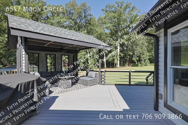 Building Photo - 6547 Moon Cir