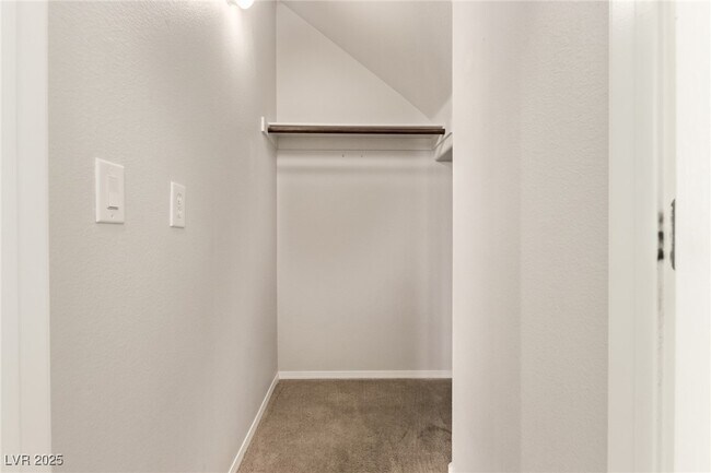 Building Photo - 10644 Mt Jefferson Ave