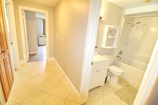 Building Photo - Rare 3-Bedroom, 2-Bath Condo in Sunny Sout...