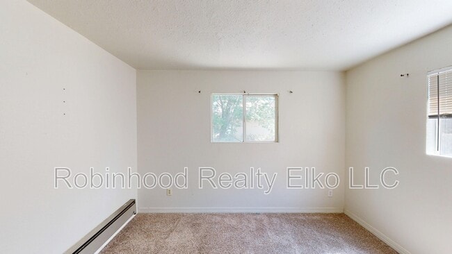 Building Photo - 741 Elm St