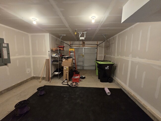Building Photo - 5870 Ginger Dr