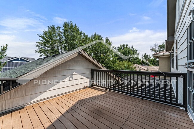 Building Photo - Gorgeous Home with Central AC and Washer/Dryer