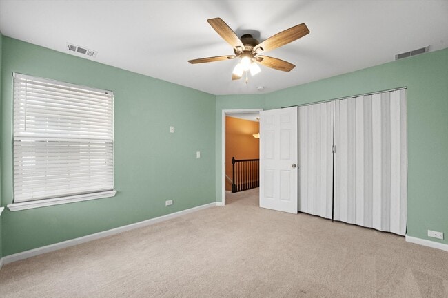Building Photo - 2-Bedroom Townhouse in Waukegan - Gurnee School District