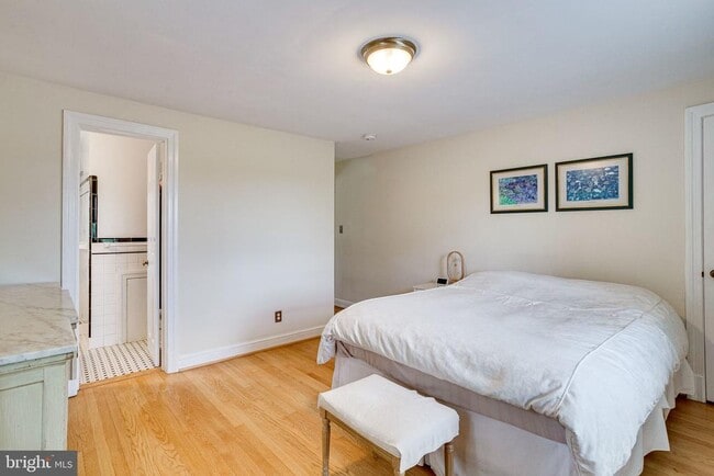 Building Photo - 609 Upland Pl