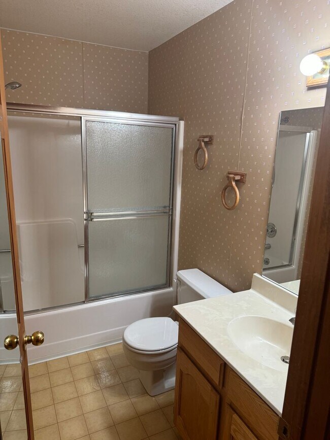 Building Photo - AVAILABLE SOON! Charming 2-Bedroom, 2-Bath...