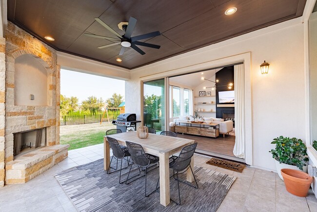 Building Photo - Beautiful Home in Lake Travis