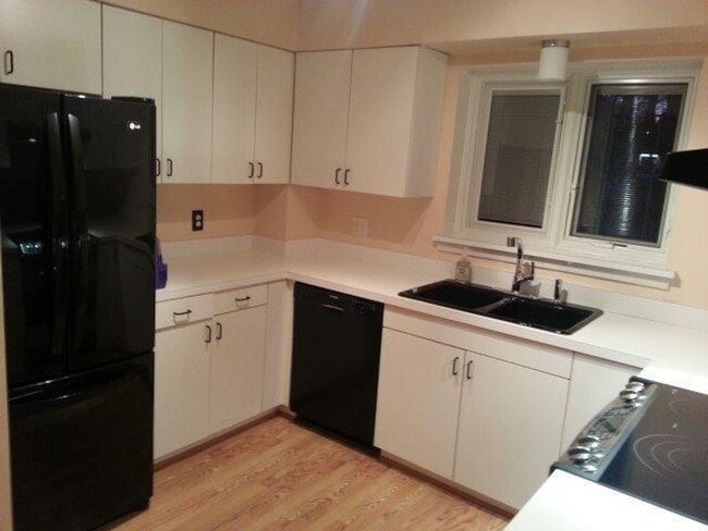 Building Photo - 2 Bedroom 2 Bathroom Condo close to Downto...