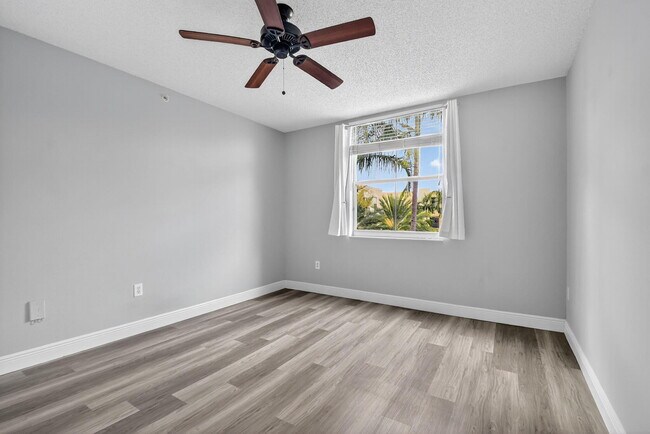Building Photo - 780 S Sapodilla Ave
