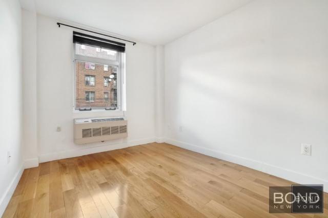 Building Photo - 1 bedroom in Astoria NY 11102