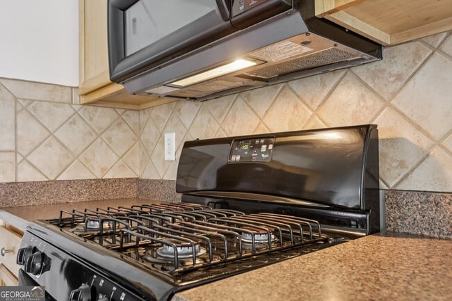 Building Photo - 5940 Bentley Way