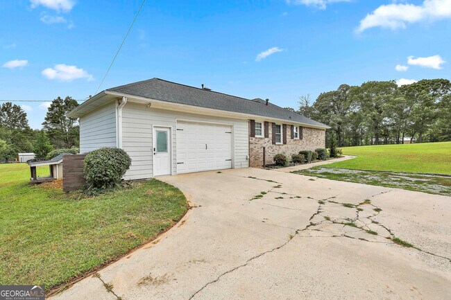 Building Photo - 620 Tri County Rd