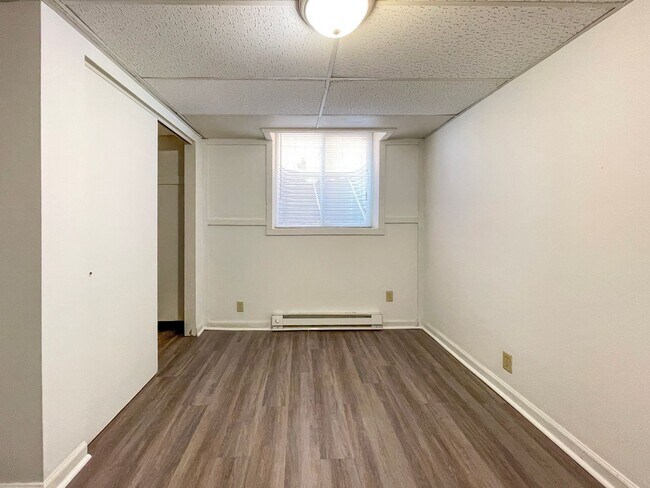 Building Photo - Preleasing for August 2026! 3 Bedroom Apar...