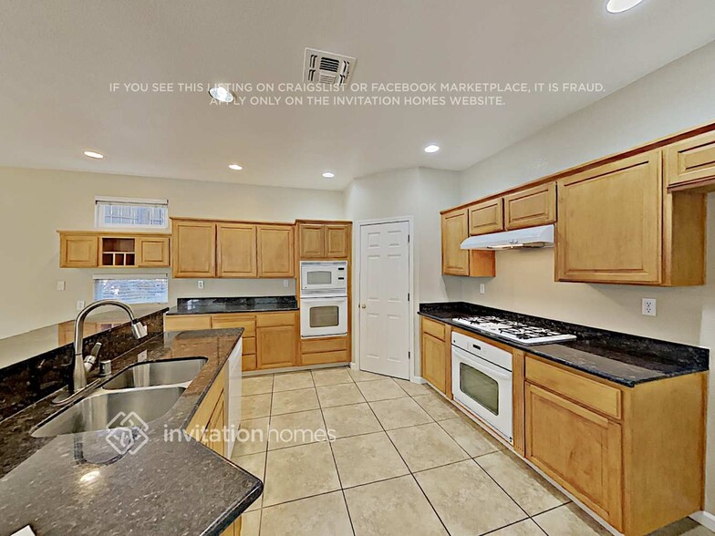 Building Photo - 4325 Lafayette Dr