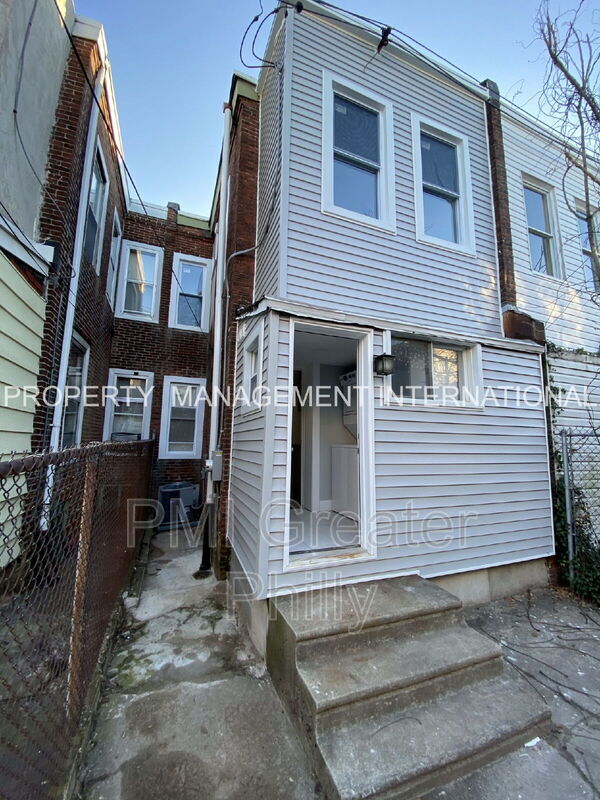 Building Photo - 5257 Addison St