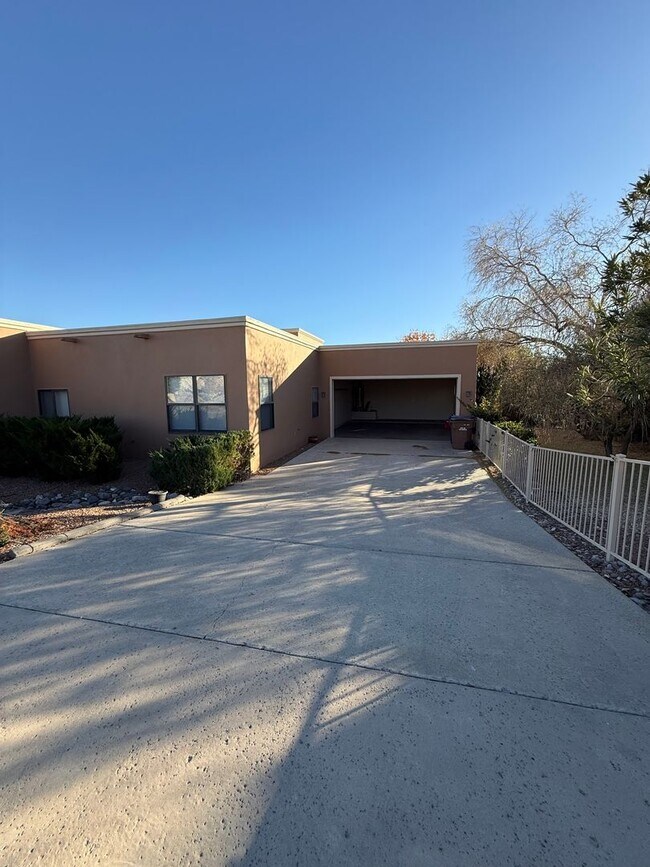 Building Photo - 1903 Coyote Ridge Dr