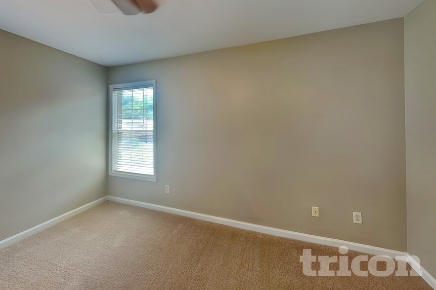 Building Photo - 323 Ivy Manor Dr NW