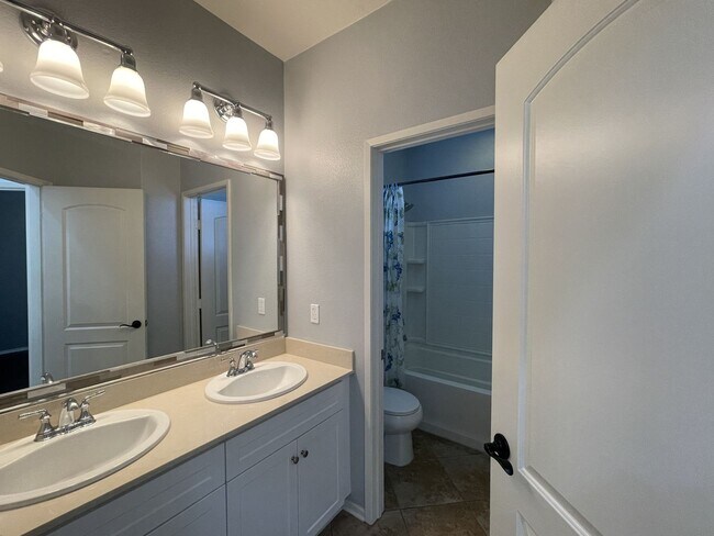 Building Photo - Rosamond 4 Bedroom + 2.5 Bathroom