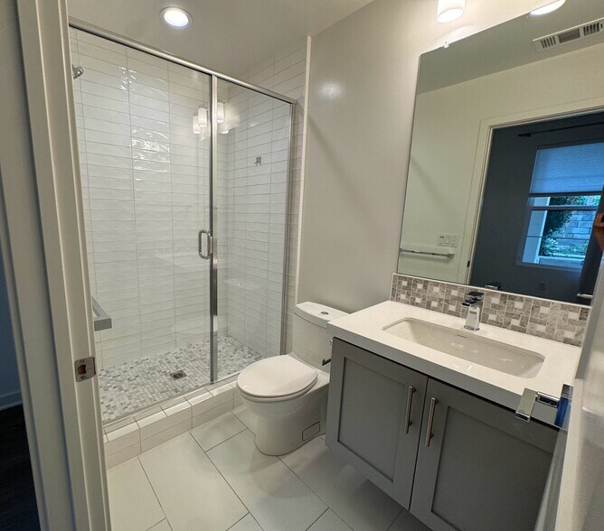 Building Photo - 751 Talbot Ln