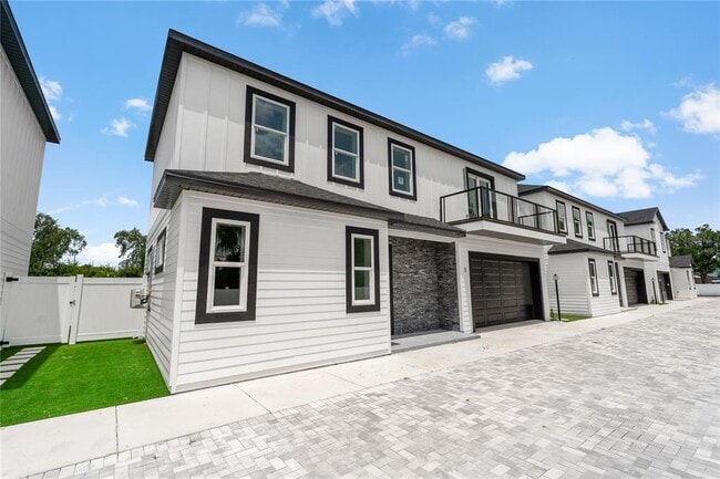 Building Photo - 1348 San Christopher Dr