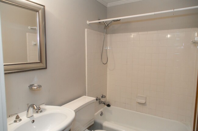 Building Photo - Welcome to Arborgate! Spacious Condo in He...