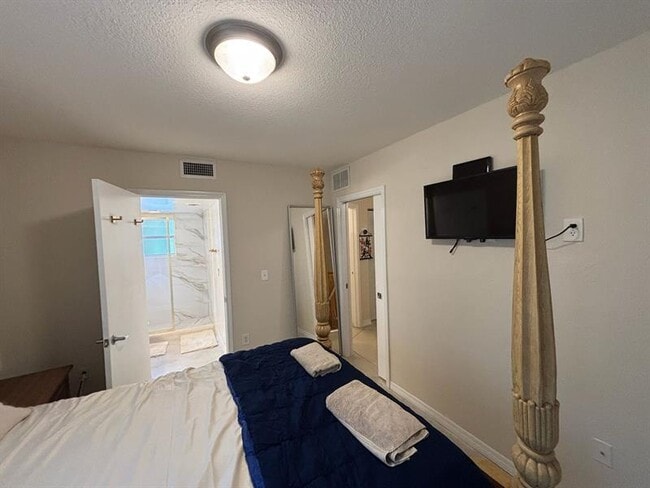 Building Photo - 400 NW 19th Terrace