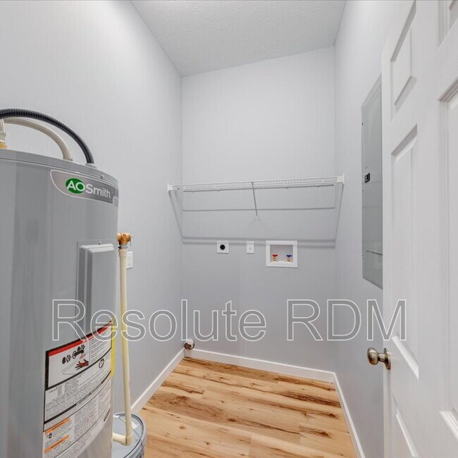 Building Photo - 804 N Locke St