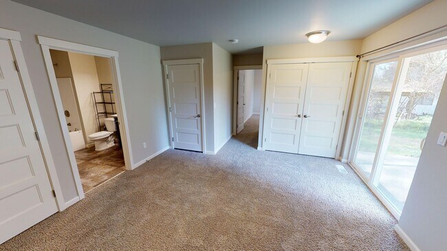 Building Photo - Manchester 3 Bedroom Available June 15th!